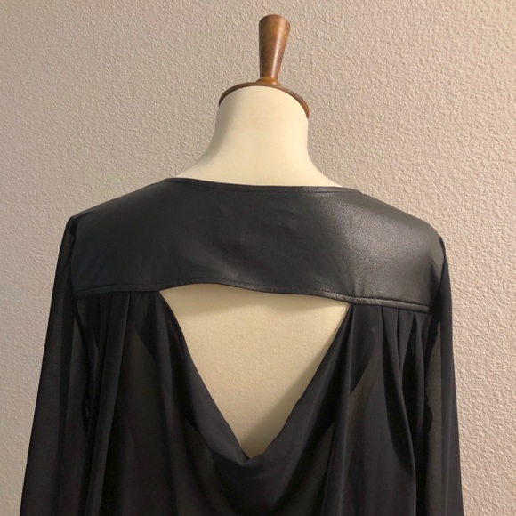 158. Rock & Republic Black Open Back Button Down Top - Picture 4 of 8